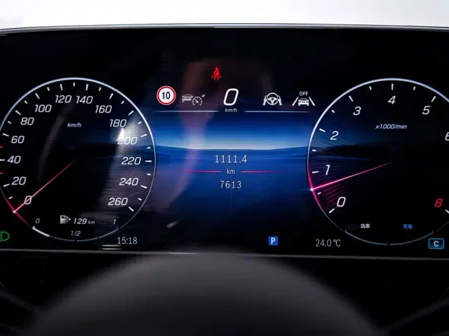 Mercedes-Benz E-Class — Фото автомобиля 16