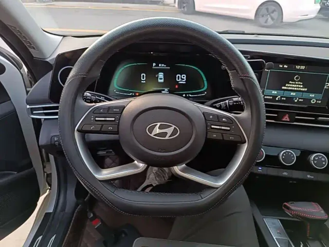 Hyundai Elantra — Фото автомобиля 10