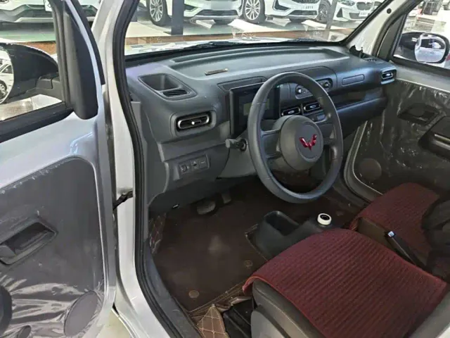 Wuling Zhiguang NEV — Фото автомобиля 15