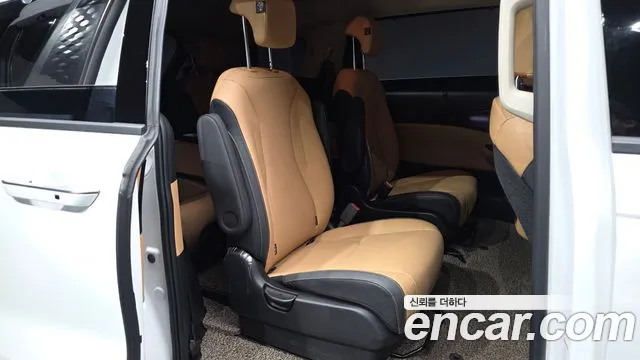 Kia Carnival Generation 4 — Фото автомобиля 11