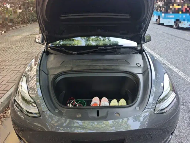 Tesla Model Y — Фото автомобиля 16