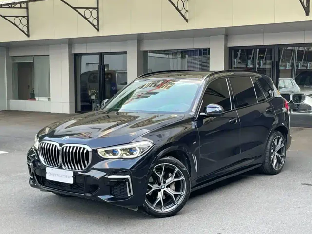 Фотография автомобиля — BMW X5
