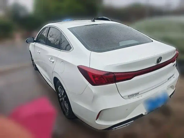 Changan Eado — Фото автомобиля 4
