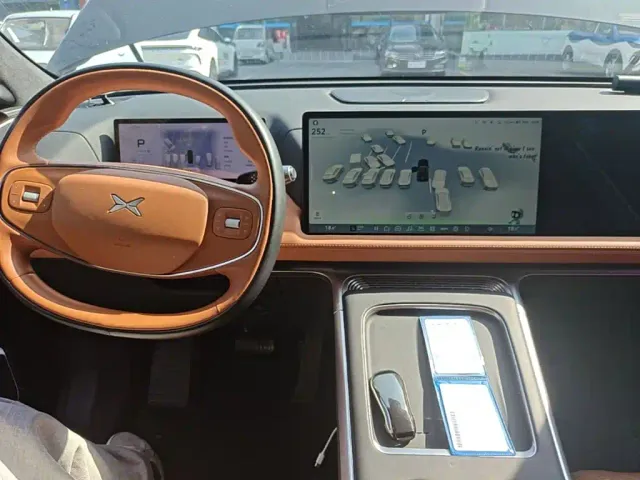 Xpeng G9 — Фото автомобиля 9
