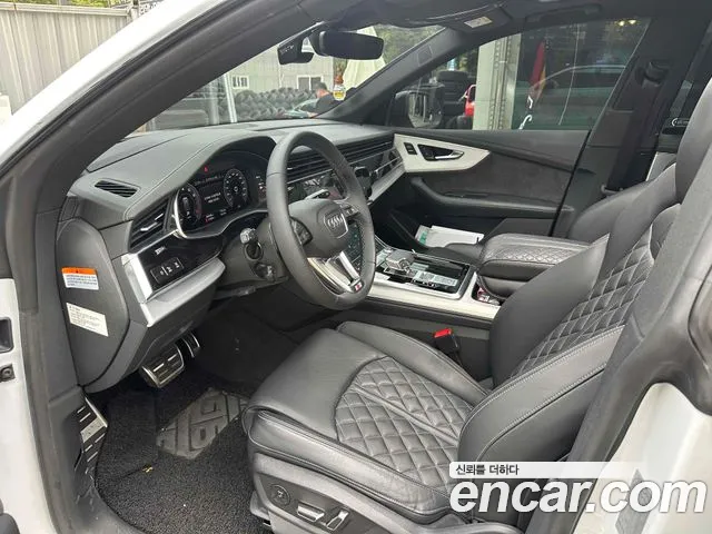Audi Q8 55 TFSI quattro Premium — Фото автомобиля 12
