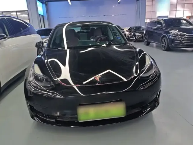 Tesla Model 3 — Фото автомобиля 2