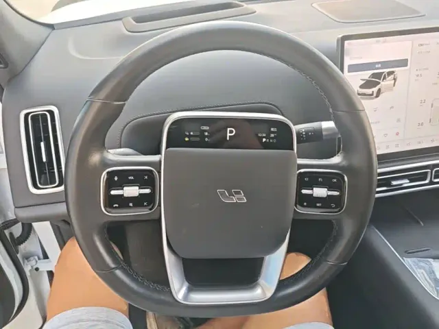 Li Auto L7 — Фото автомобиля 10