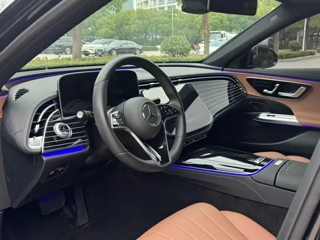 Mercedes-Benz E-Class — Фото автомобиля 4