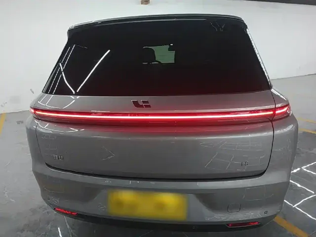 Li Auto L8 — Фото автомобиля 5