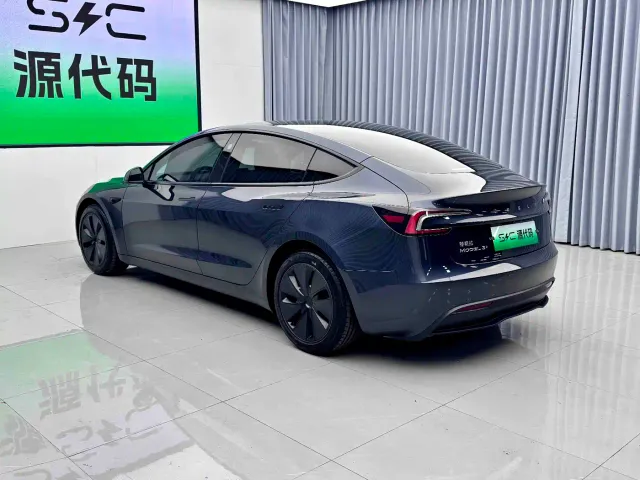 Tesla Model 3 — Фото автомобиля 16