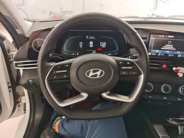 Hyundai Elantra — Фото автомобиля 10