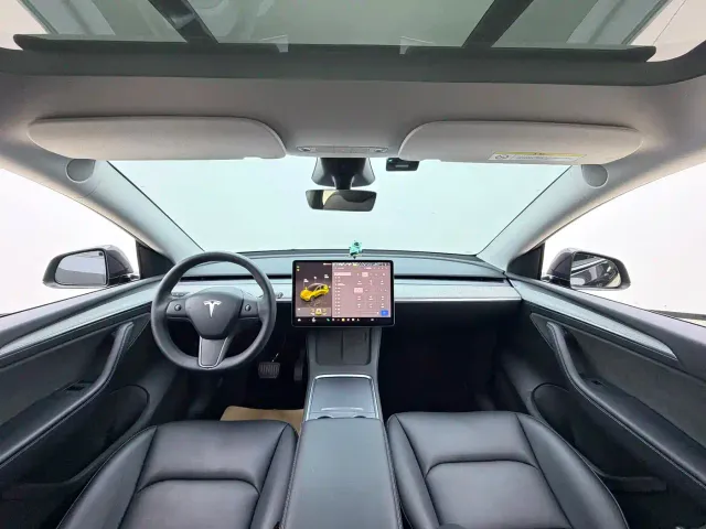 Tesla Model Y — Фото автомобиля 5