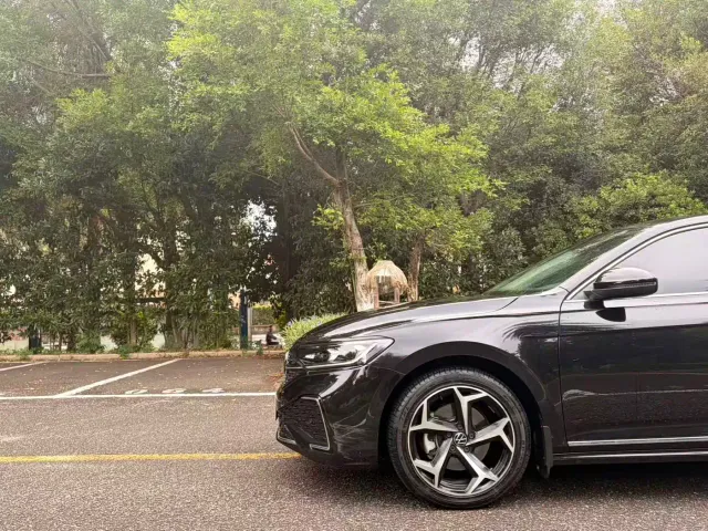 Volkswagen Passat — Фото автомобиля 11