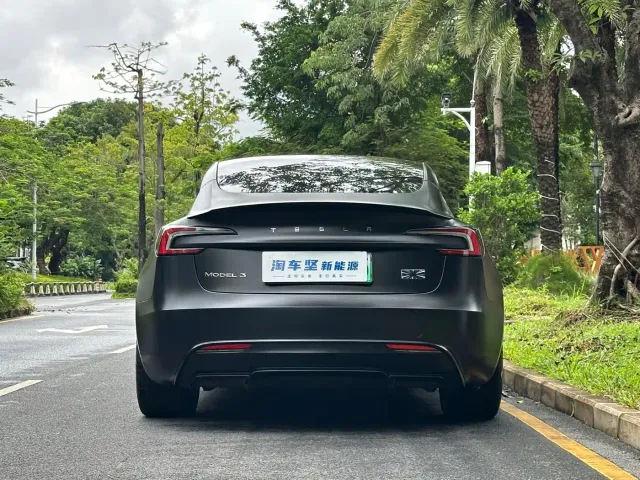 Tesla Model 3 — Фото автомобиля 5