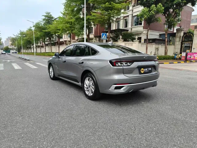 Ford Mondeo — Фото автомобиля 3