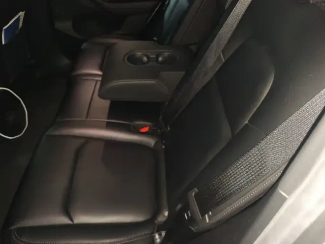 Tesla Model Y — Фото автомобиля 14