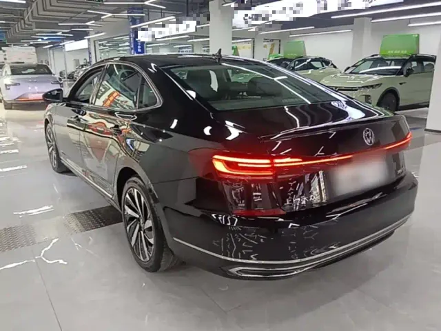 Volkswagen Passat — Фото автомобиля 4