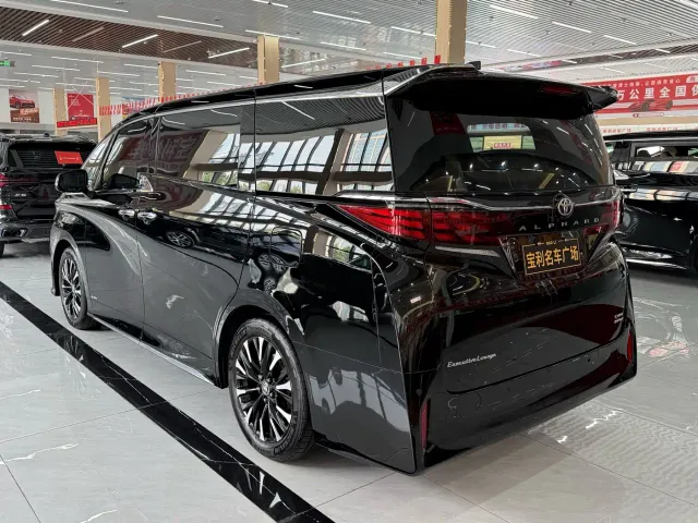 Toyota Alphard — Фото автомобиля 7