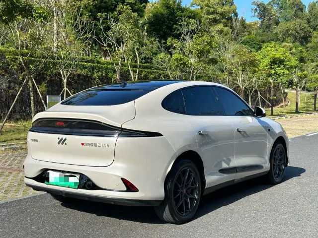 IM Motors LS6 — Фото автомобиля 8