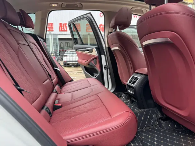 BMW iX3 — Фото автомобиля 13