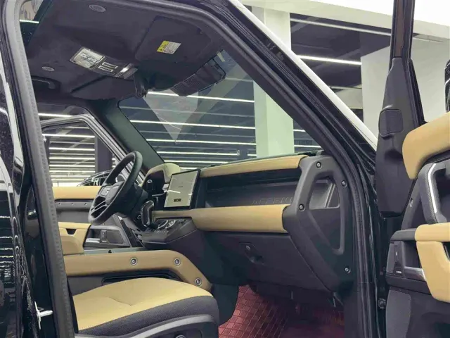 Land Rover Defender — Фото автомобиля 10