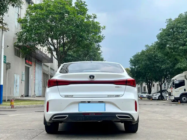 Changan Eado — Фото автомобиля 3