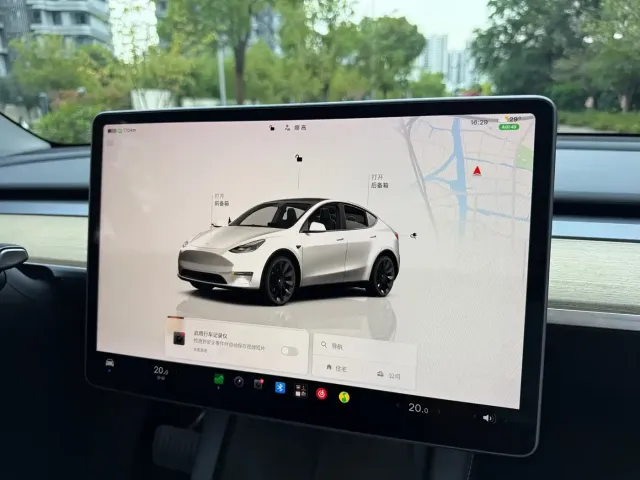 Tesla Model Y — Фото автомобиля 15