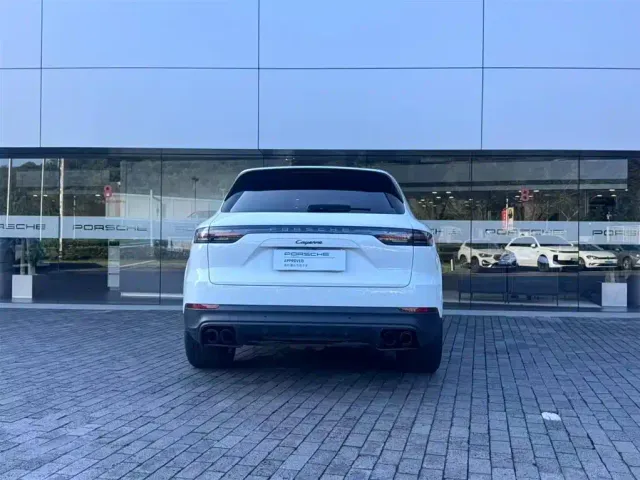 Porsche Cayenne — Фото автомобиля 7