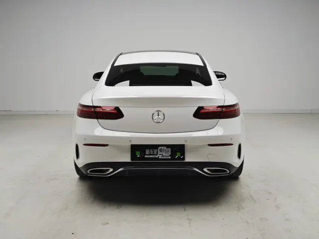 Mercedes-Benz E-Class — Фото автомобиля 5