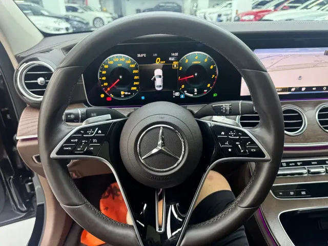 Mercedes-Benz E-Class — Фото автомобиля 5