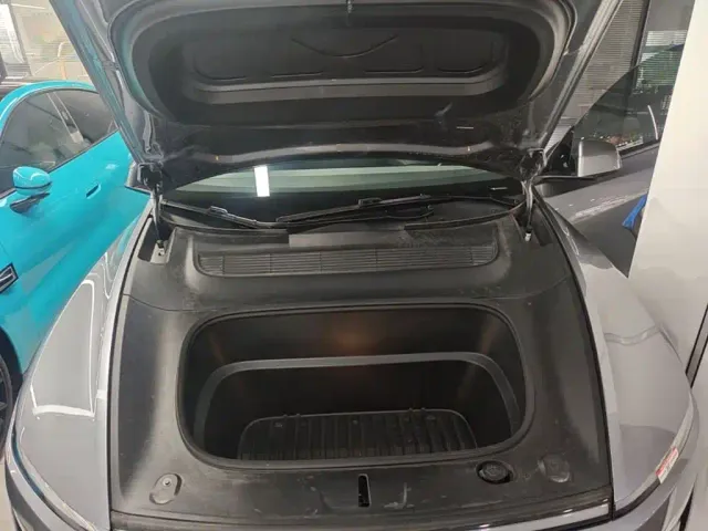 Tesla Model Y — Фото автомобиля 19