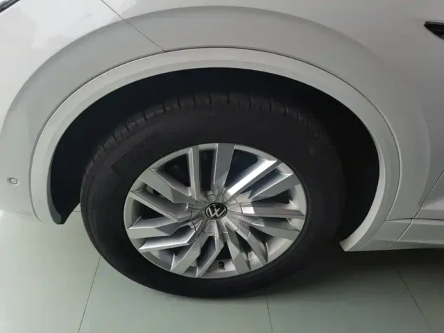 Volkswagen Touareg — Фото автомобиля 22