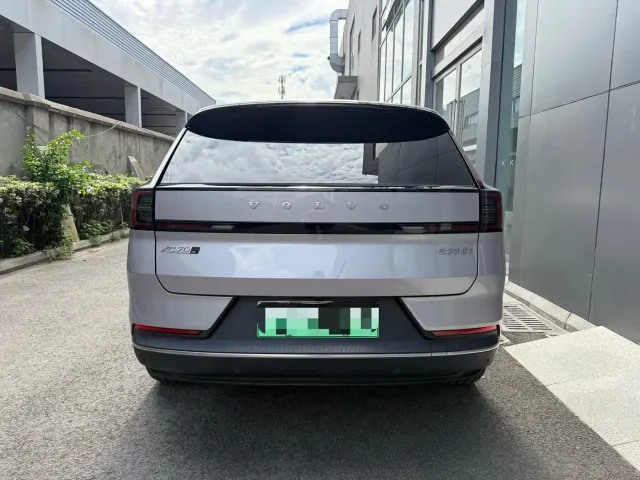 Volvo XC70 Plug-in Hybrid — Фото автомобиля 3
