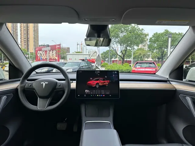 Tesla Model Y — Фото автомобиля 15