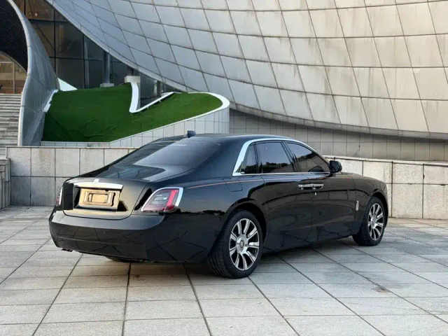 Rolls-Royce Ghost — Фото автомобиля 4