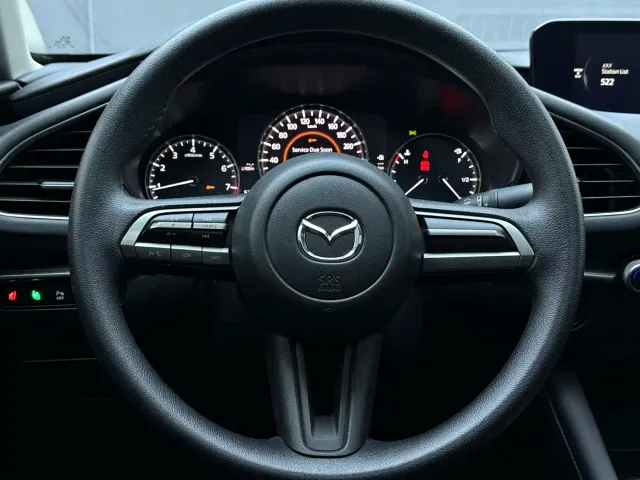 Mazda Axela — Фото автомобиля 12