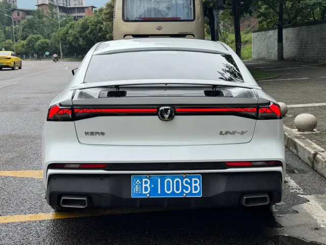 Changan UNI-V — Фото автомобиля 4