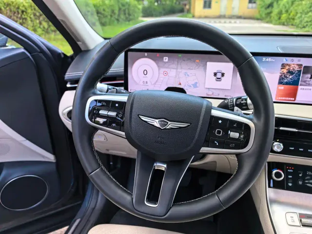 Genesis GV70 — Фото автомобиля 11
