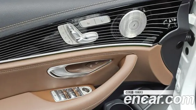 Mercedes-Benz E-Class — Фото автомобиля 17