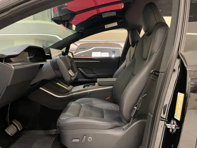 Tesla Model X — Фото автомобиля 7