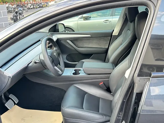 Tesla Model Y — Фото автомобиля 10
