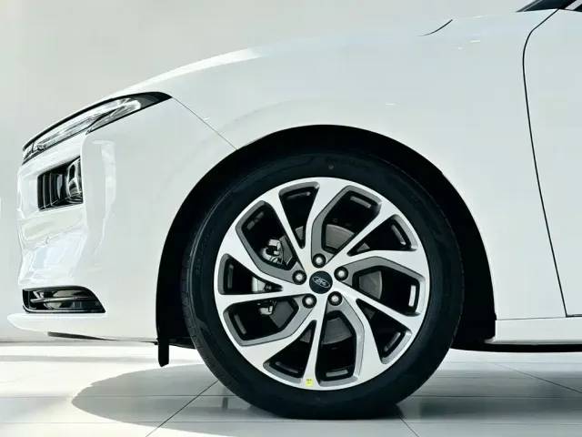 Ford Mondeo — Фото автомобиля 9