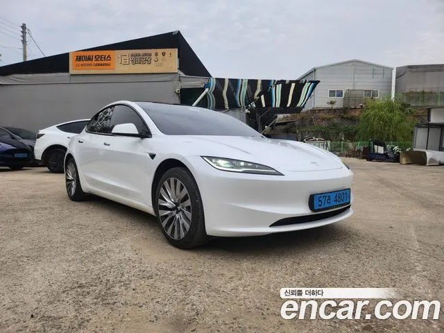 Tesla Model 3 — Фото автомобиля 2