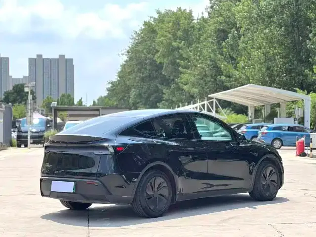Tesla Model Y — Фото автомобиля 7