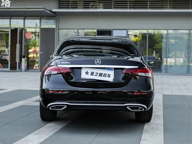 Mercedes-Benz E-Class — Фото автомобиля 6