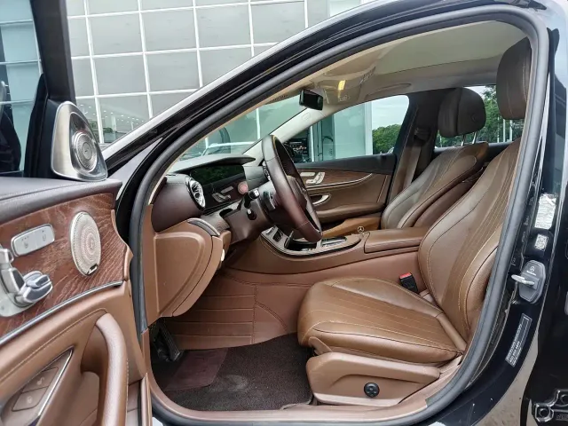 Mercedes-Benz E-Class — Фото автомобиля 7