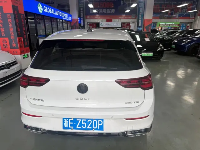 Volkswagen Golf — Фото автомобиля 2