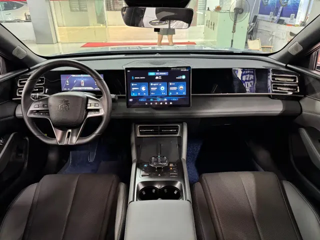 BYD Qin L — Фото автомобиля 15