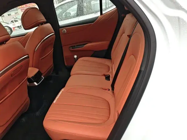 Changan Qiyuan E07 — Фото автомобиля 16