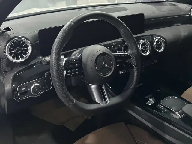 Mercedes-Benz A-Class — Фото автомобиля 15